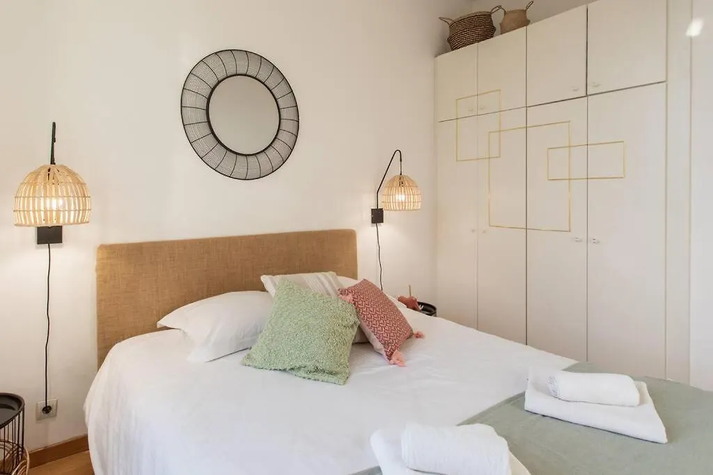 L40 2P Central 5Mins Old Town & Sea/Balcony & Ac Apartment Nice