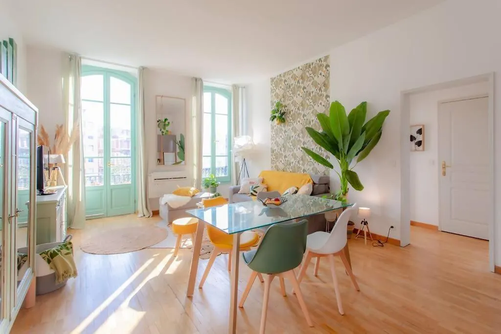 L40 2P Central 5Mins Old Town & Sea/Balcony & Ac Apartment Nice